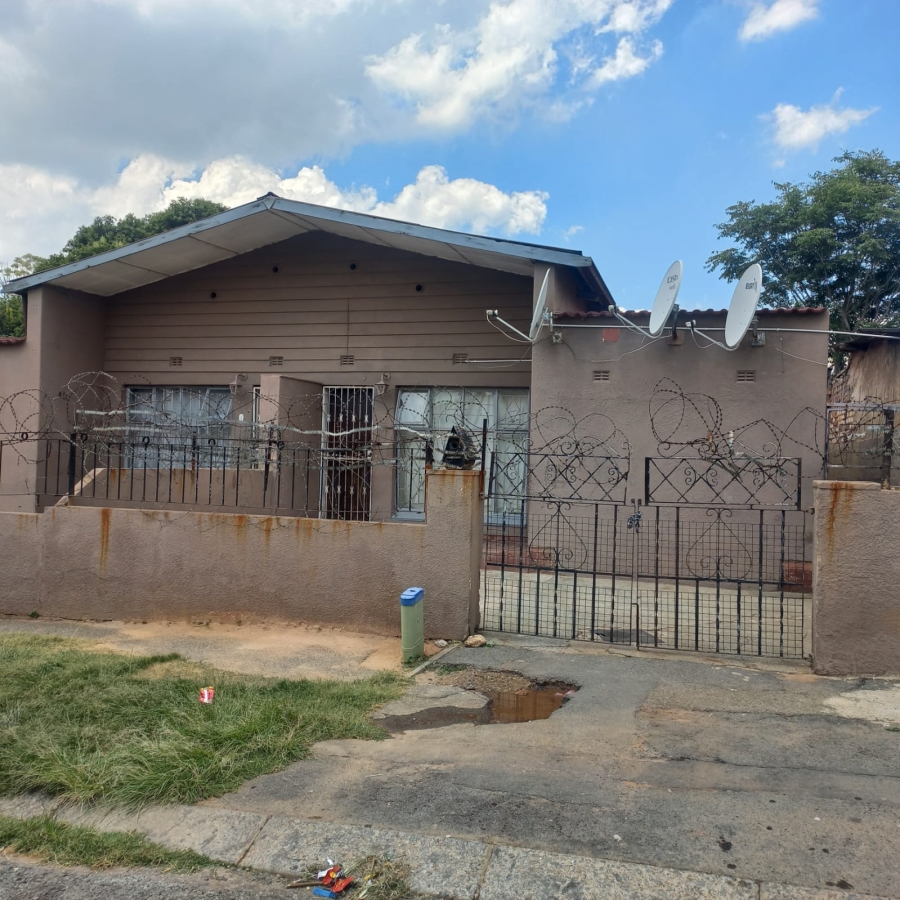 6 Bedroom Property for Sale in La Rochelle Gauteng