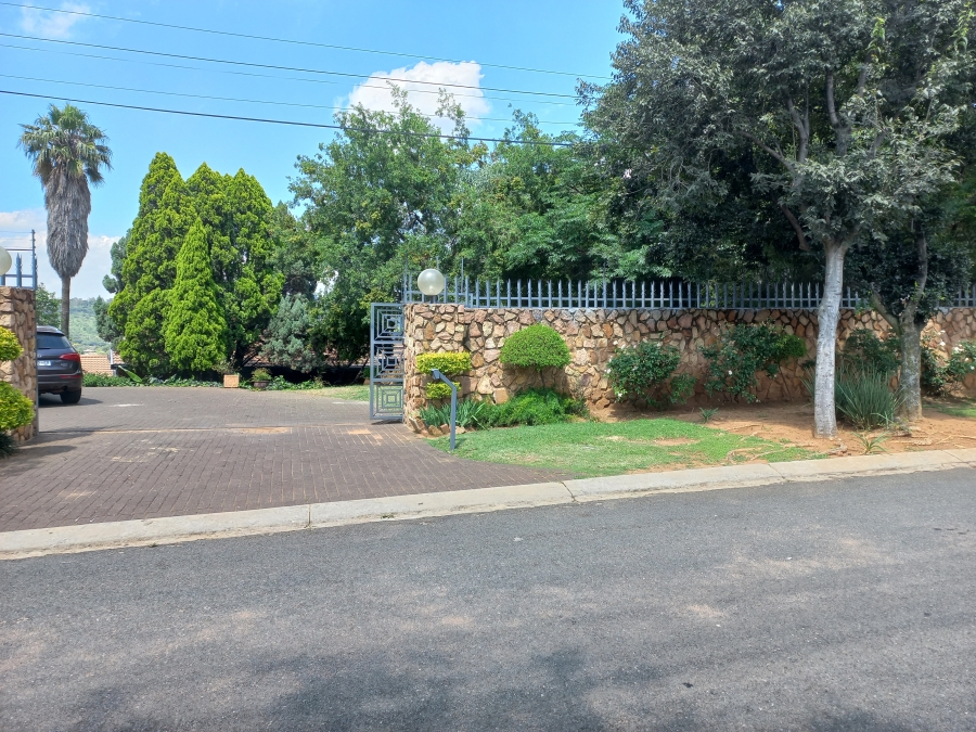 5 Bedroom Property for Sale in Mondeor Gauteng