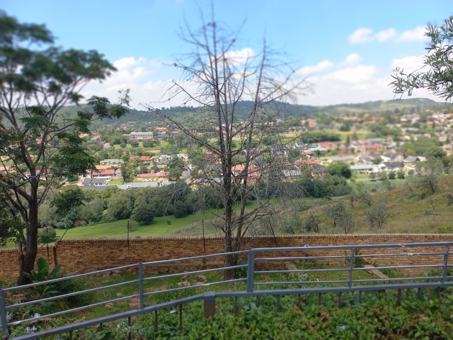 5 Bedroom Property for Sale in Mondeor Gauteng