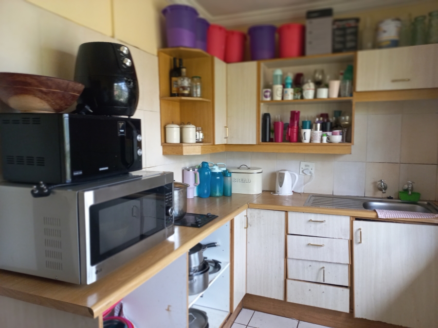 5 Bedroom Property for Sale in Mondeor Gauteng