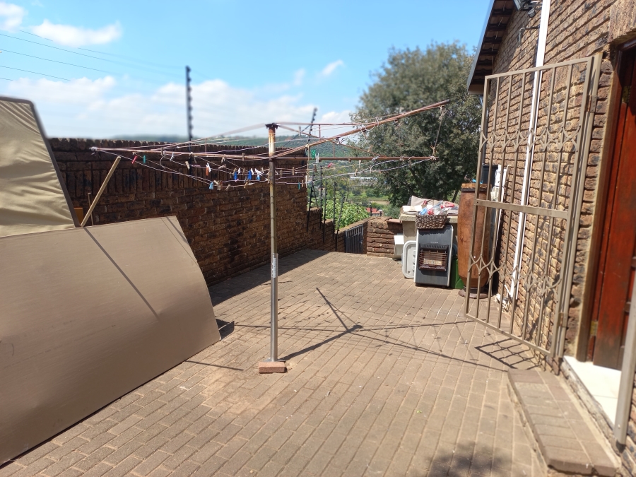 5 Bedroom Property for Sale in Mondeor Gauteng