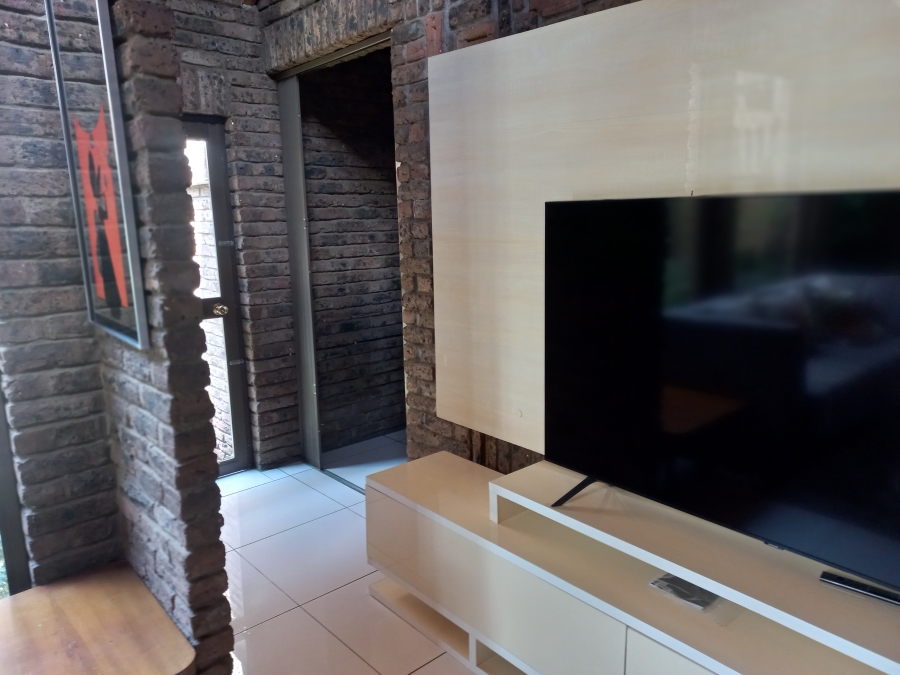 5 Bedroom Property for Sale in Mondeor Gauteng