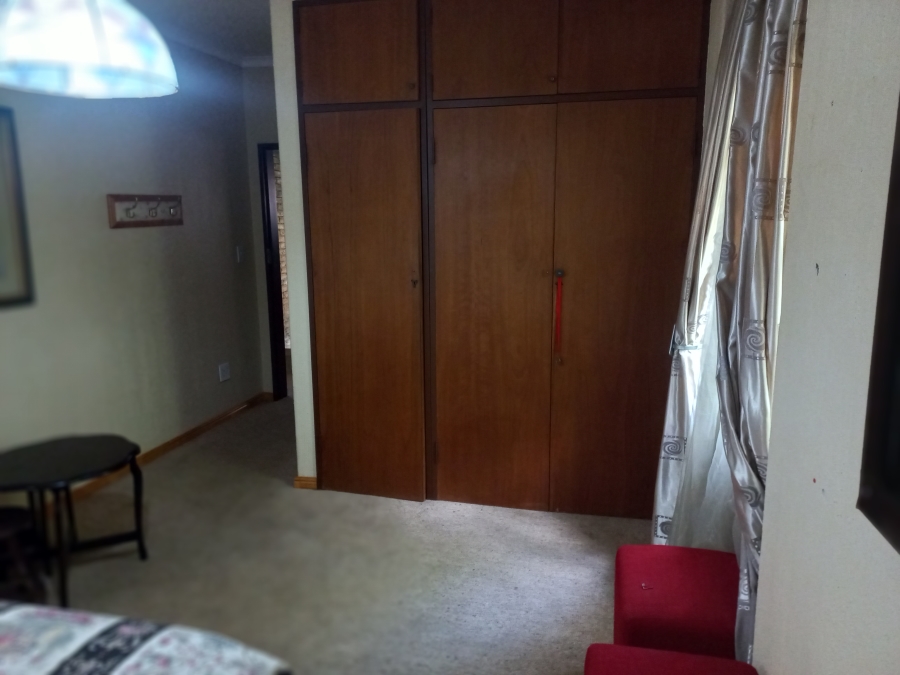 5 Bedroom Property for Sale in Mondeor Gauteng