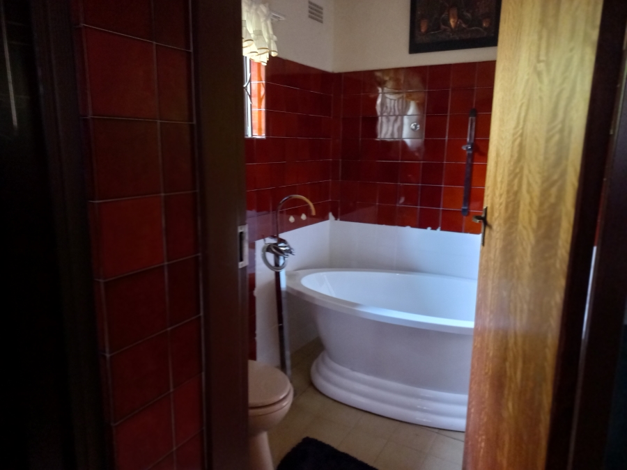 5 Bedroom Property for Sale in Mondeor Gauteng