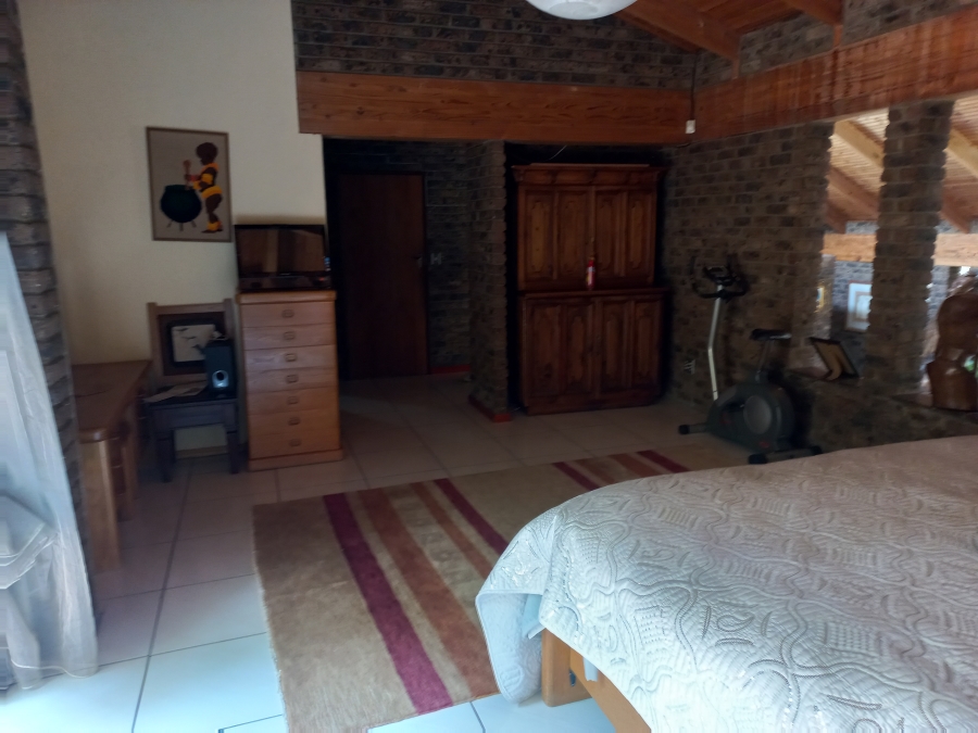 5 Bedroom Property for Sale in Mondeor Gauteng