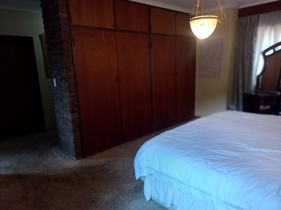 5 Bedroom Property for Sale in Mondeor Gauteng