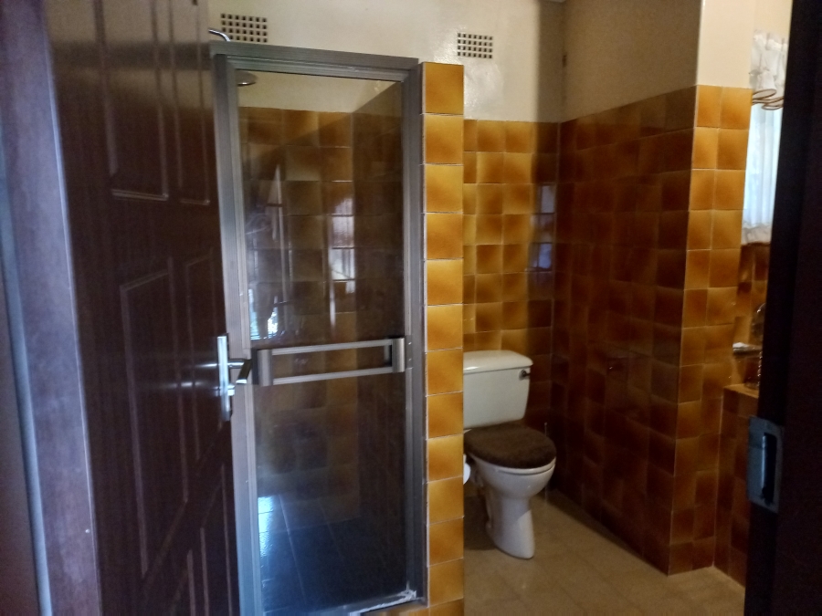 5 Bedroom Property for Sale in Mondeor Gauteng