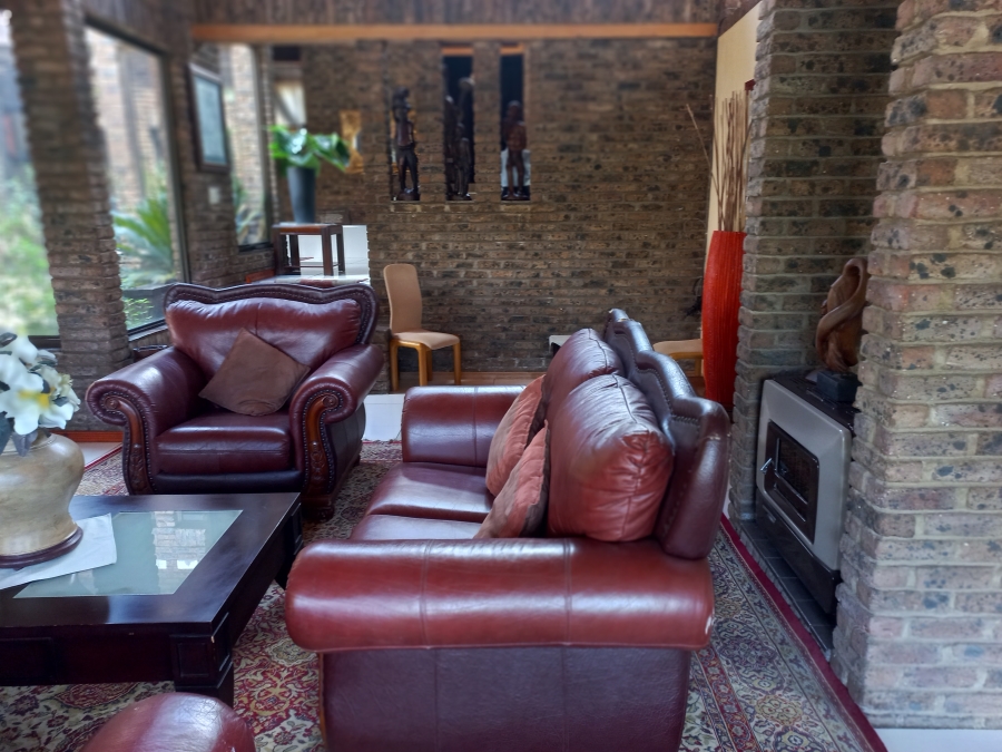 5 Bedroom Property for Sale in Mondeor Gauteng