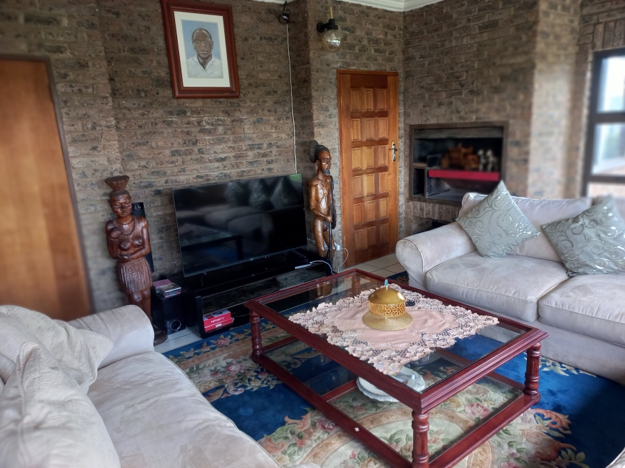 5 Bedroom Property for Sale in Mondeor Gauteng