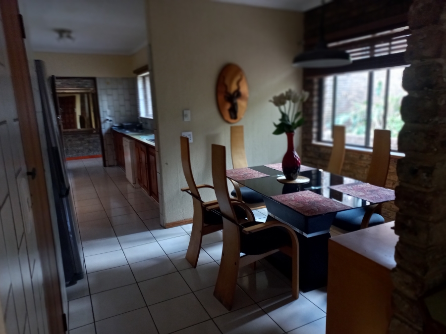 5 Bedroom Property for Sale in Mondeor Gauteng