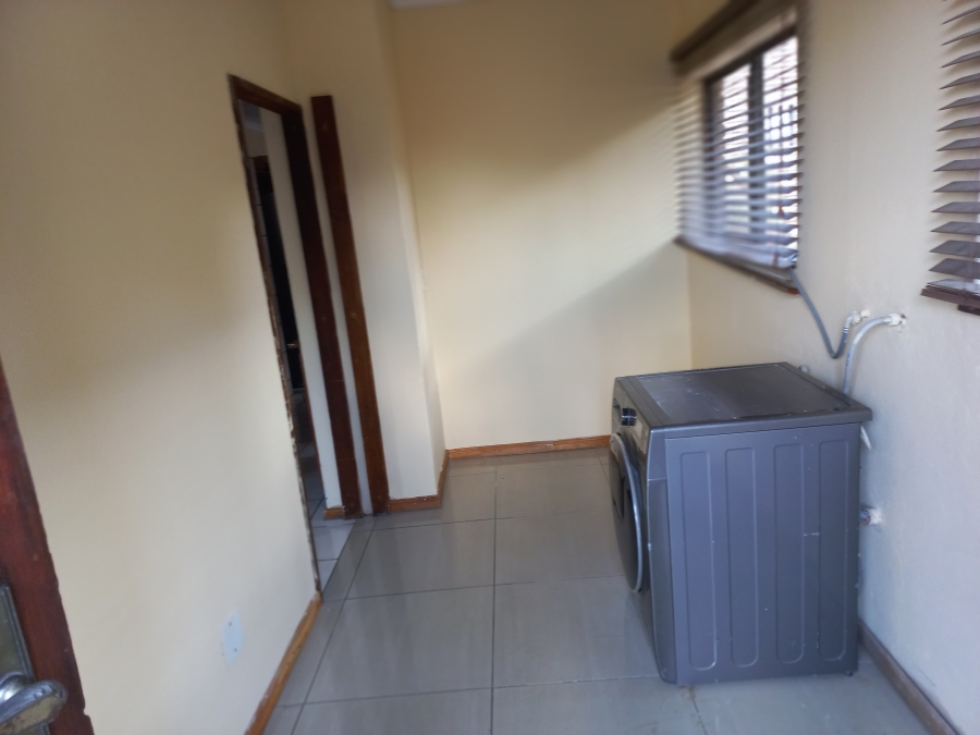 5 Bedroom Property for Sale in Mondeor Gauteng