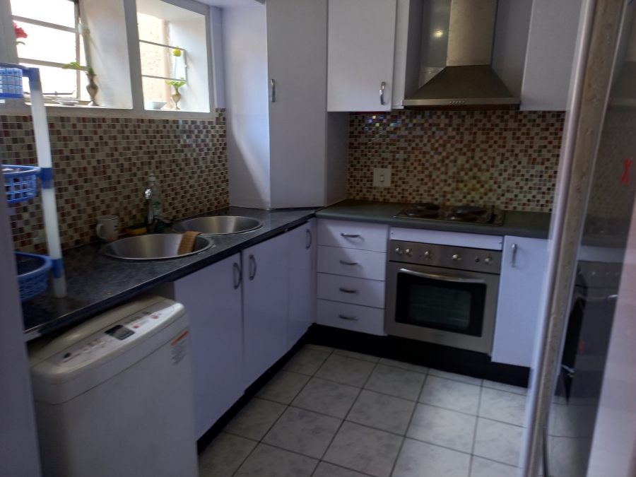 2 Bedroom Property for Sale in Mondeor Gauteng