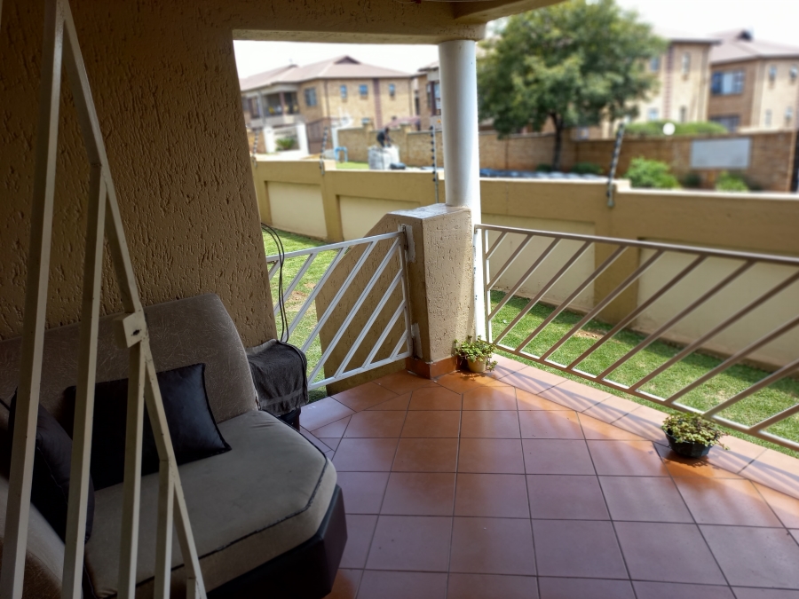 2 Bedroom Property for Sale in Mondeor Gauteng