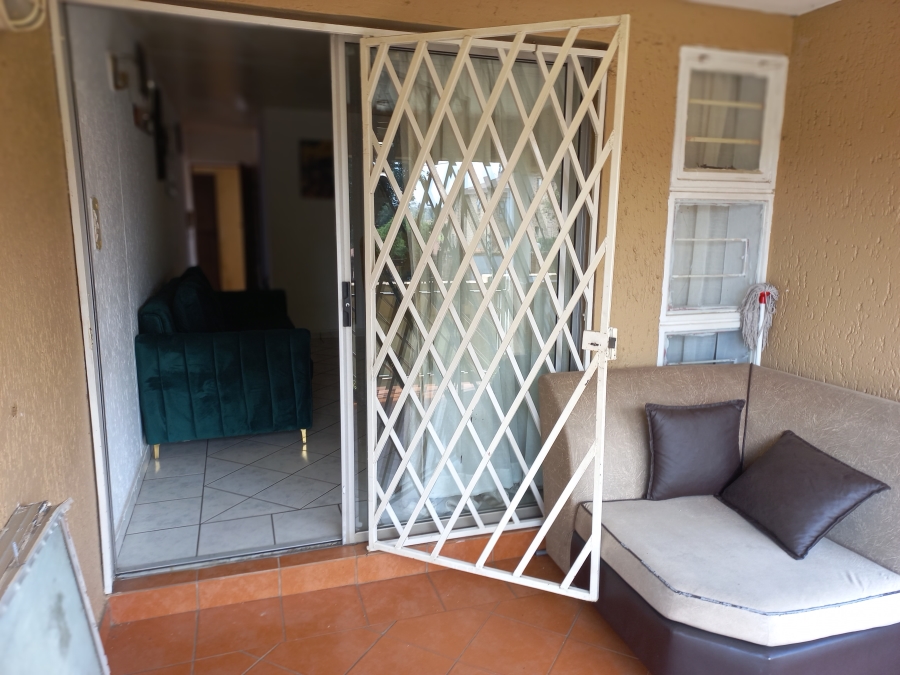 2 Bedroom Property for Sale in Mondeor Gauteng