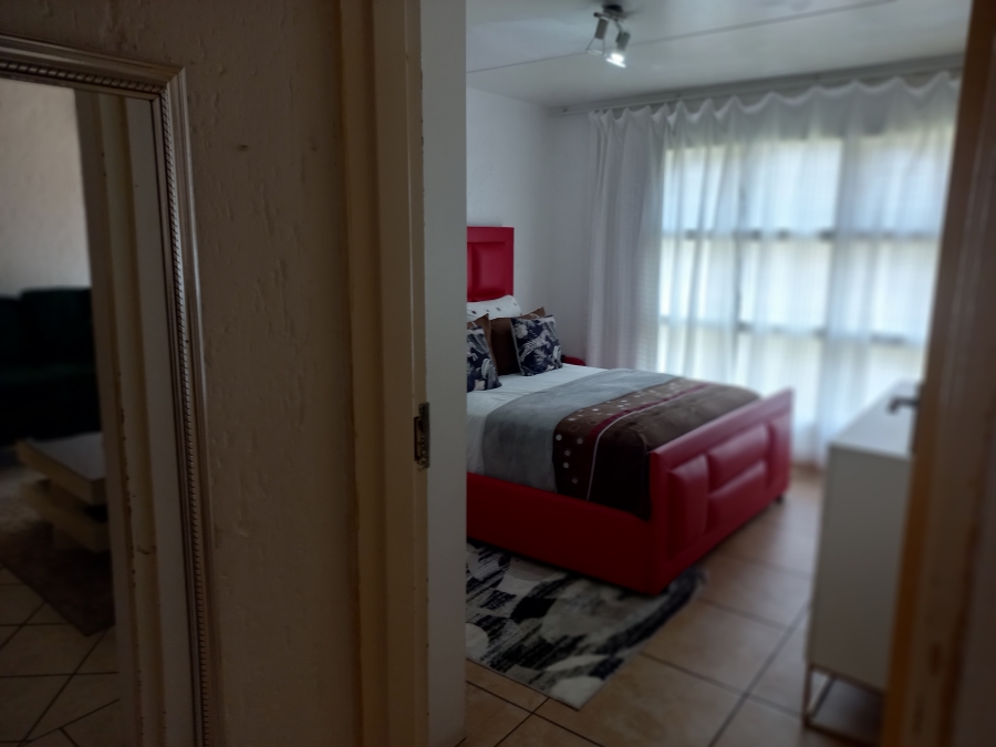 2 Bedroom Property for Sale in Mondeor Gauteng