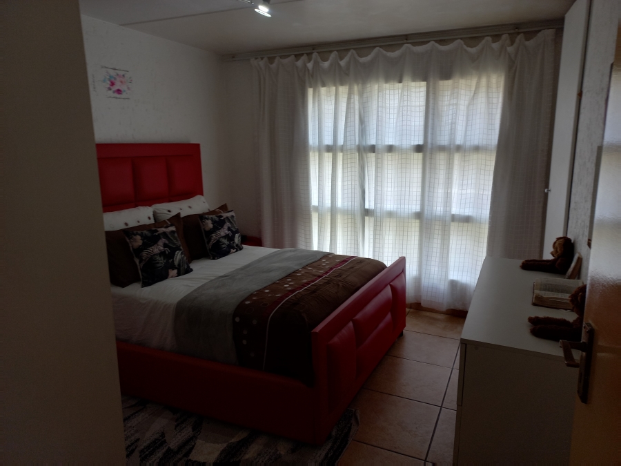 2 Bedroom Property for Sale in Mondeor Gauteng