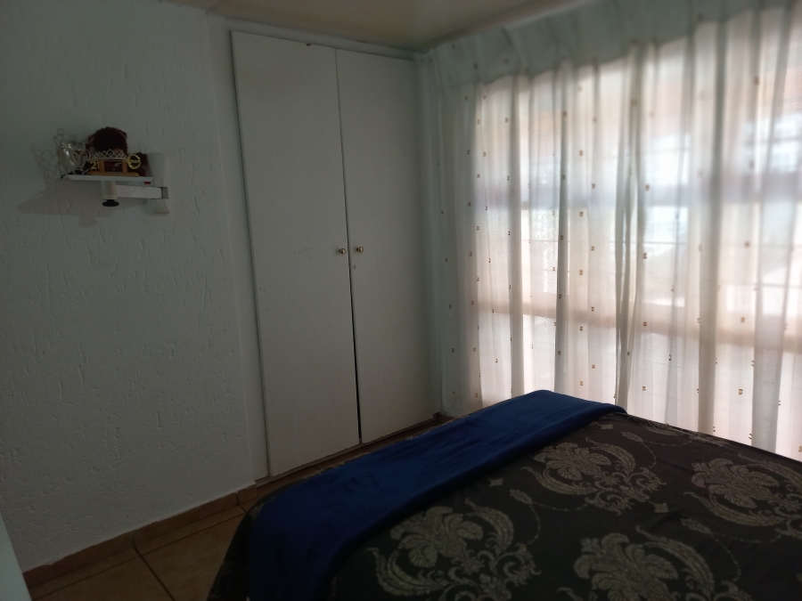 2 Bedroom Property for Sale in Mondeor Gauteng