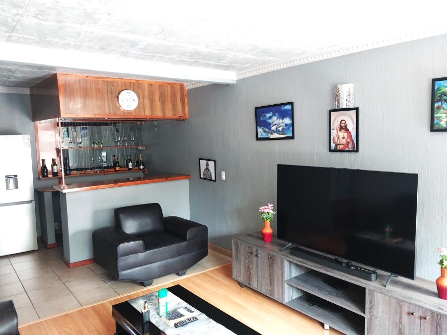 3 Bedroom Property for Sale in Brackendowns Gauteng