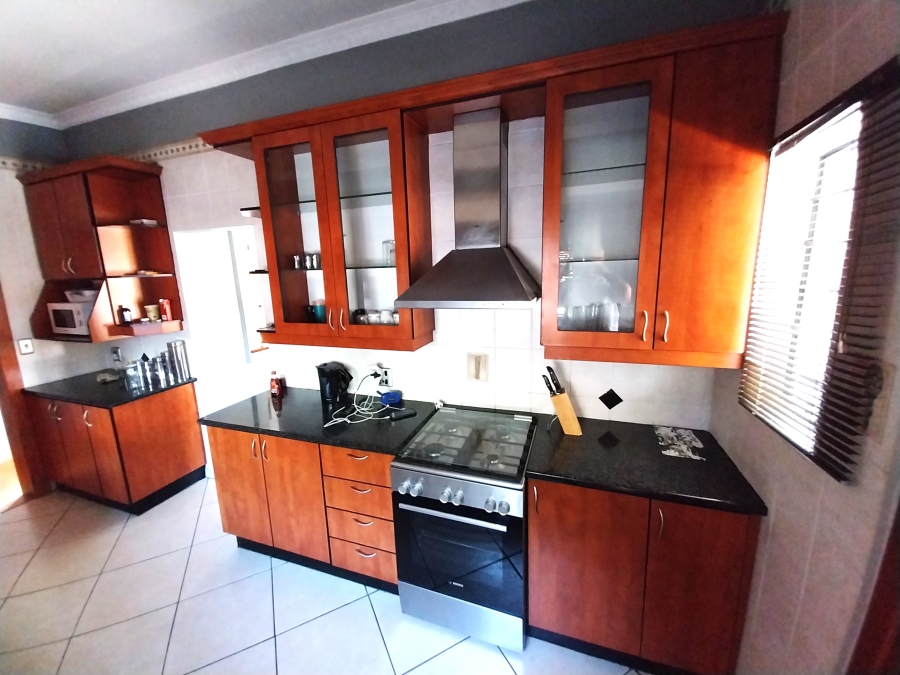 3 Bedroom Property for Sale in Brackendowns Gauteng