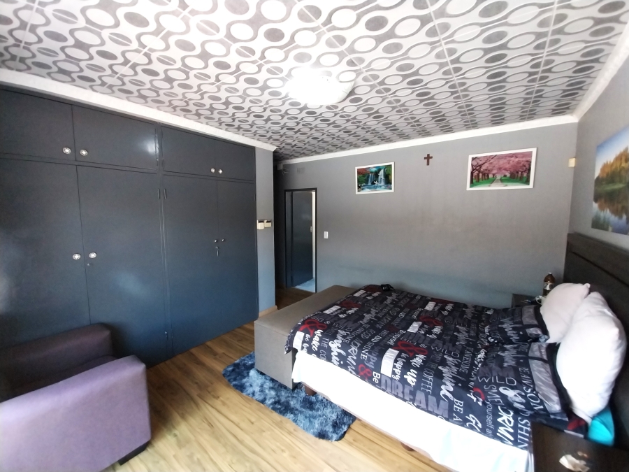 3 Bedroom Property for Sale in Brackendowns Gauteng