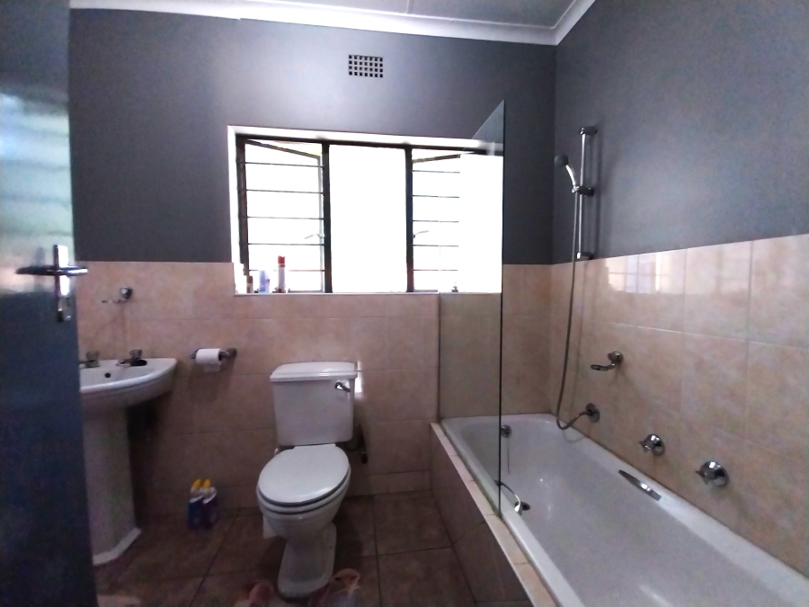 3 Bedroom Property for Sale in Brackendowns Gauteng