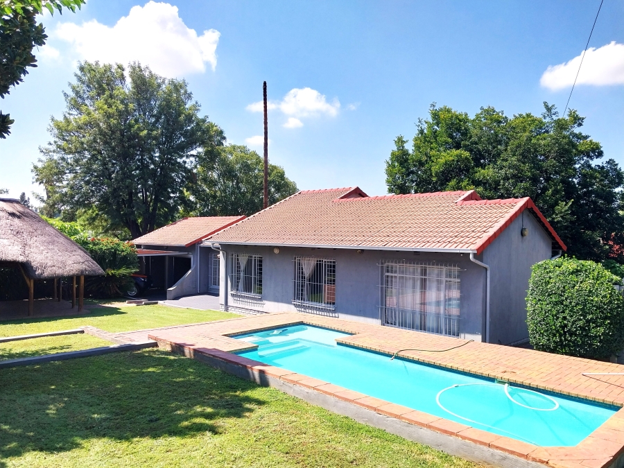 3 Bedroom Property for Sale in Brackendowns Gauteng