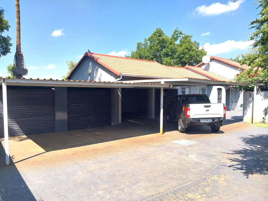 3 Bedroom Property for Sale in Brackendowns Gauteng