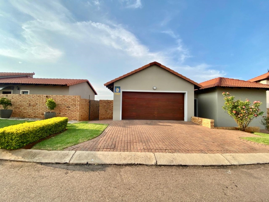 3 Bedroom Property for Sale in Monavoni Gauteng