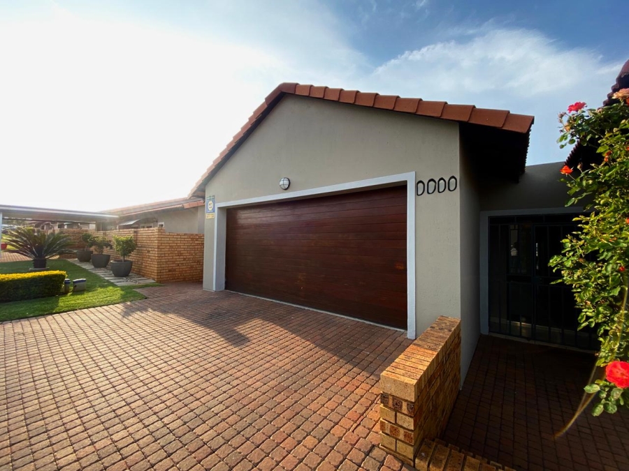 3 Bedroom Property for Sale in Monavoni Gauteng