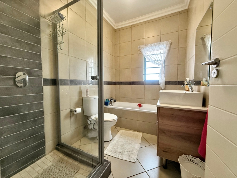 3 Bedroom Property for Sale in Monavoni Gauteng