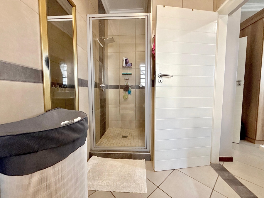 3 Bedroom Property for Sale in Monavoni Gauteng