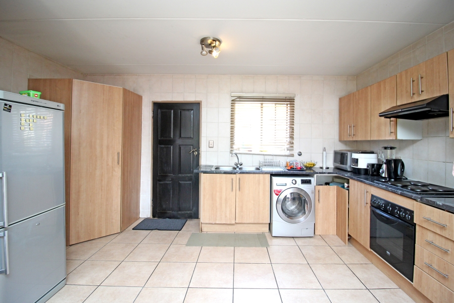 2 Bedroom Property for Sale in Sonneglans Gauteng