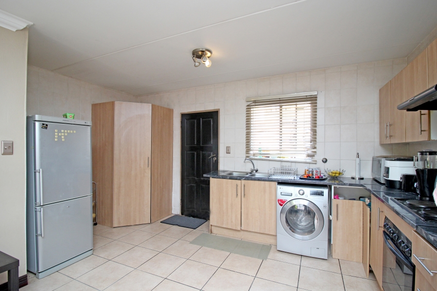 2 Bedroom Property for Sale in Sonneglans Gauteng