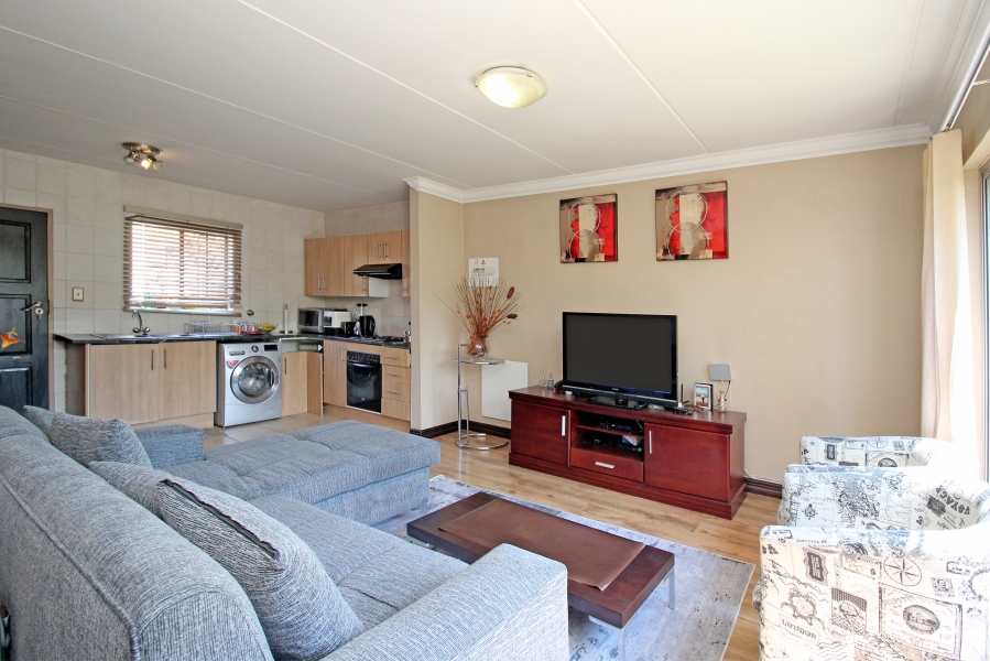 2 Bedroom Property for Sale in Sonneglans Gauteng