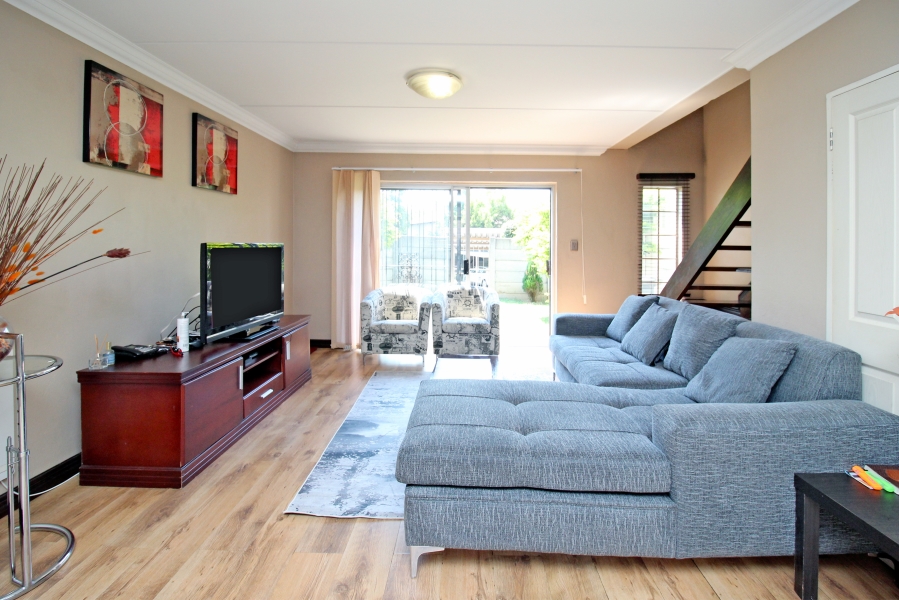 2 Bedroom Property for Sale in Sonneglans Gauteng