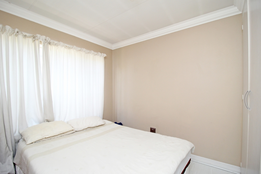 2 Bedroom Property for Sale in Sonneglans Gauteng