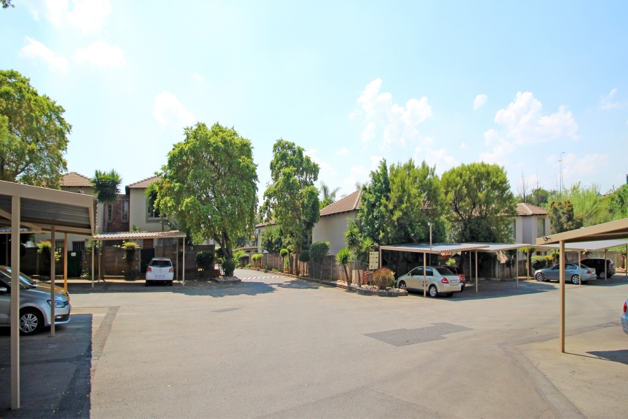 2 Bedroom Property for Sale in Sonneglans Gauteng