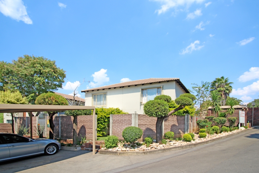 2 Bedroom Property for Sale in Sonneglans Gauteng