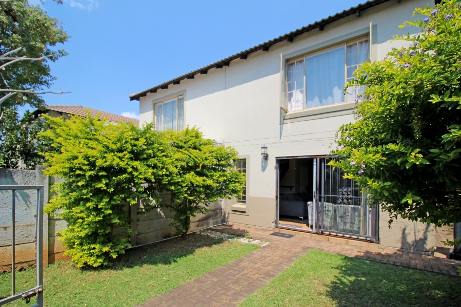 2 Bedroom Property for Sale in Sonneglans Gauteng