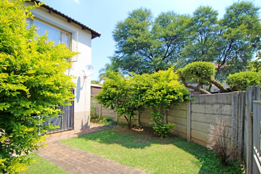 2 Bedroom Property for Sale in Sonneglans Gauteng