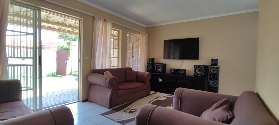 2 Bedroom Property for Sale in The Reeds Gauteng