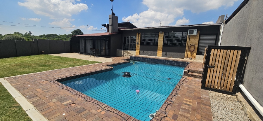 3 Bedroom Property for Sale in South Crest Gauteng