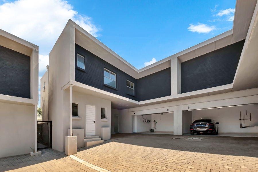 4 Bedroom Property for Sale in Morningside Manor Gauteng