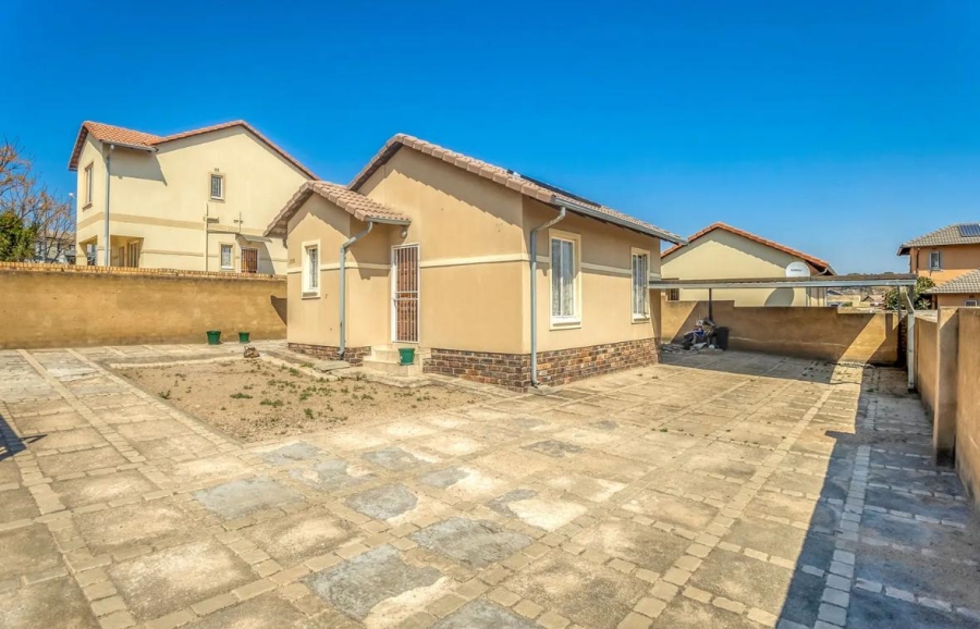 2 Bedroom Property for Sale in Bloubosrand Gauteng