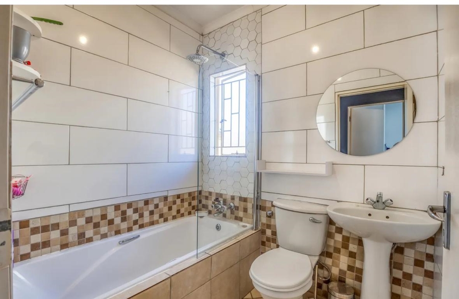 2 Bedroom Property for Sale in Bloubosrand Gauteng