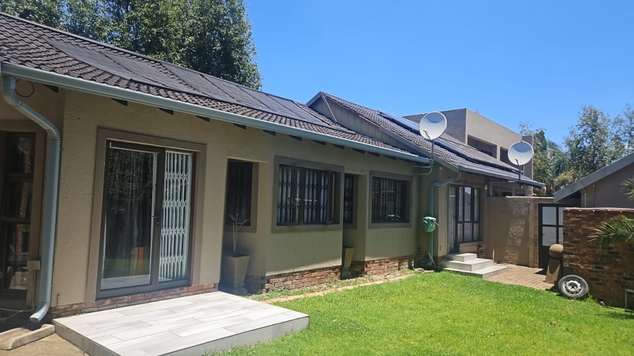 4 Bedroom Property for Sale in Glen Marais Gauteng
