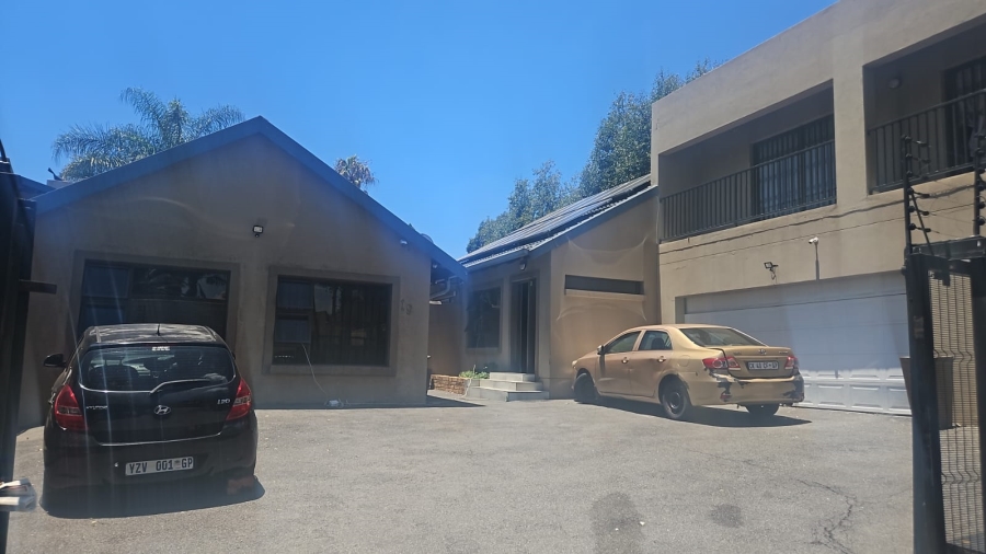 4 Bedroom Property for Sale in Glen Marais Gauteng