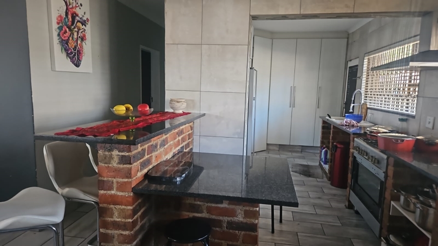 4 Bedroom Property for Sale in Glen Marais Gauteng