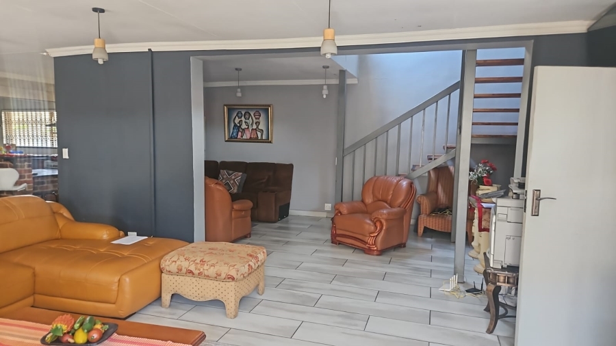 4 Bedroom Property for Sale in Glen Marais Gauteng