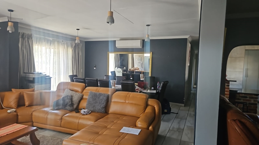 4 Bedroom Property for Sale in Glen Marais Gauteng